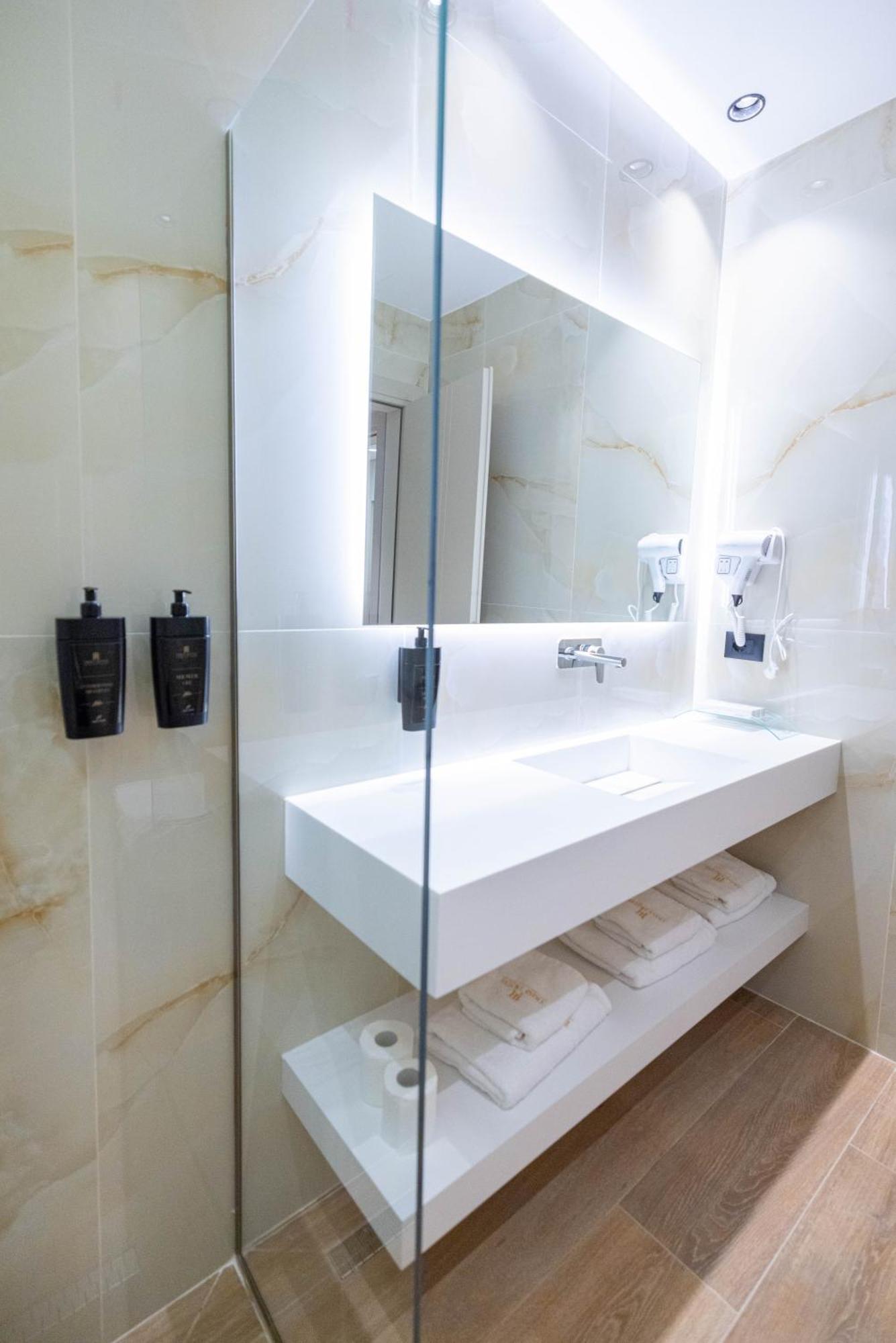 Tris3 Hotel Radhimë Zewnętrze zdjęcie