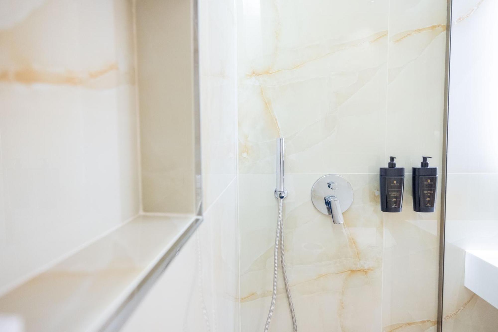 Tris3 Hotel Radhimë Zewnętrze zdjęcie