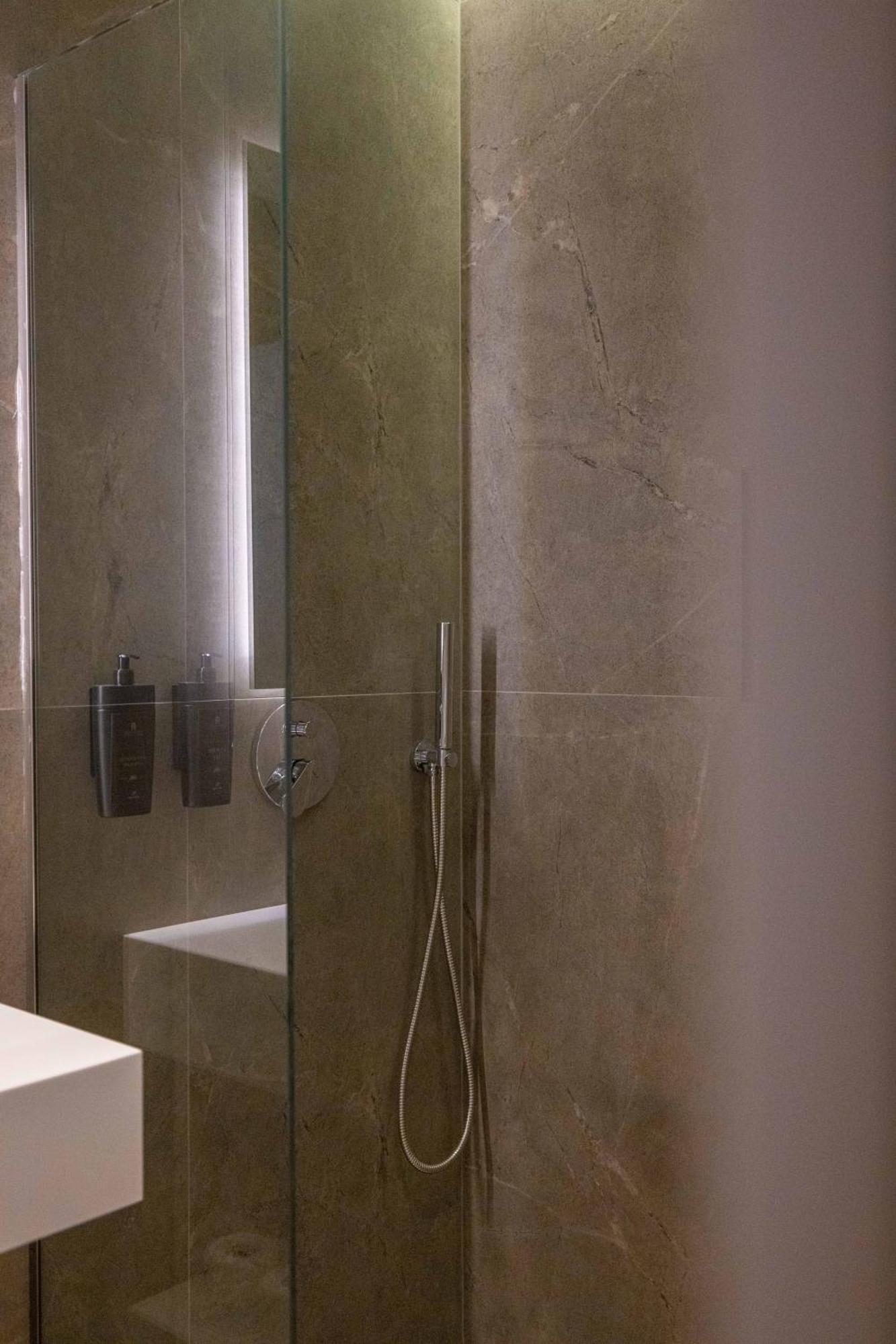 Tris3 Hotel Radhimë Zewnętrze zdjęcie